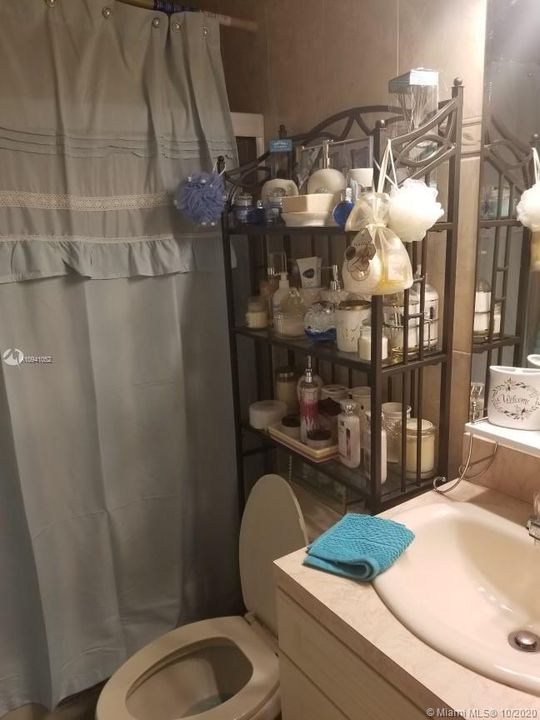 Vendido Recientemente: $275,000 (3 camas, 2 baños, 1377 Pies cuadrados)
