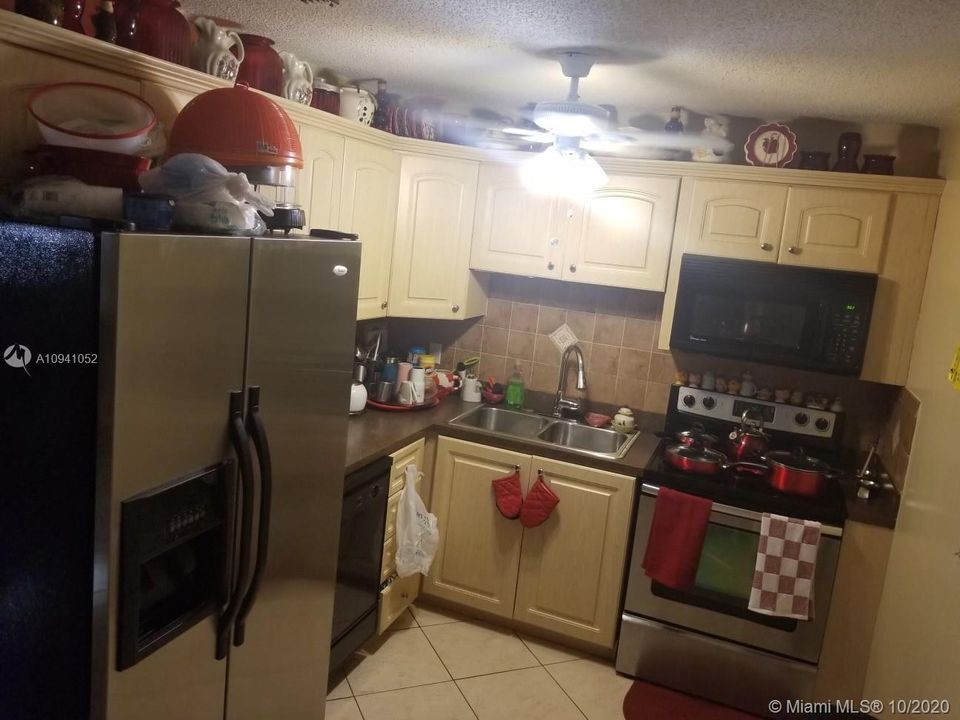 Vendido Recientemente: $275,000 (3 camas, 2 baños, 1377 Pies cuadrados)