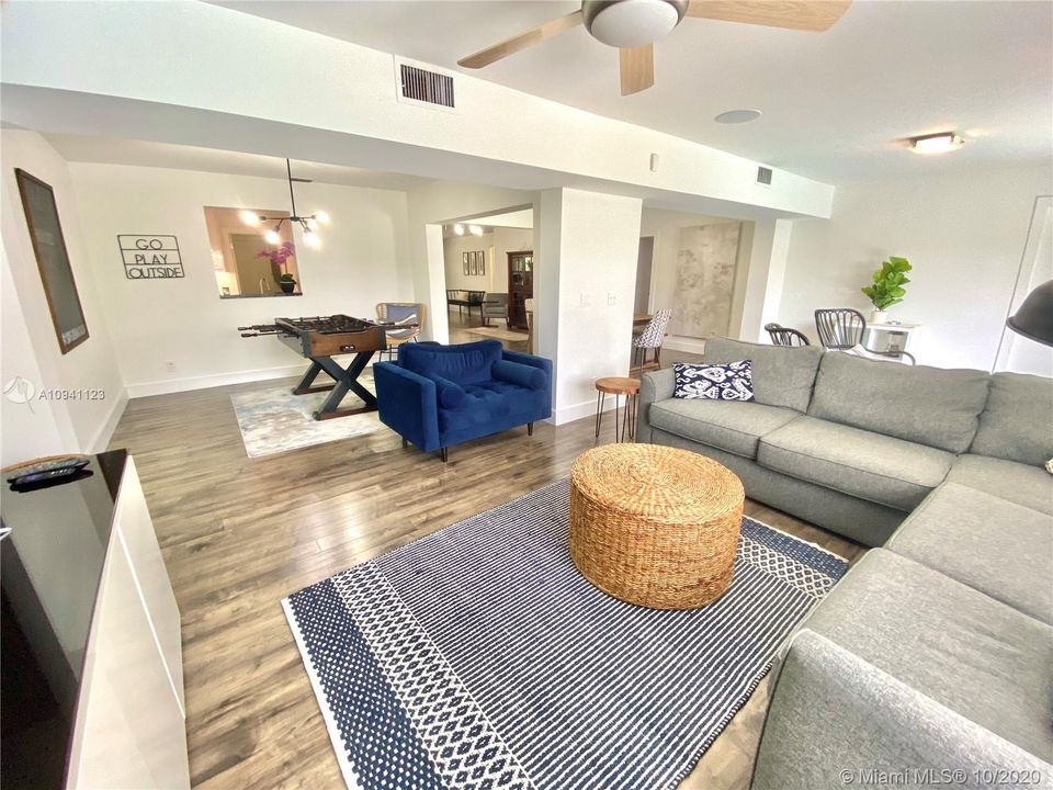 Recently Sold: $550,000 (4 beds, 2 baths, 2106 Square Feet)
