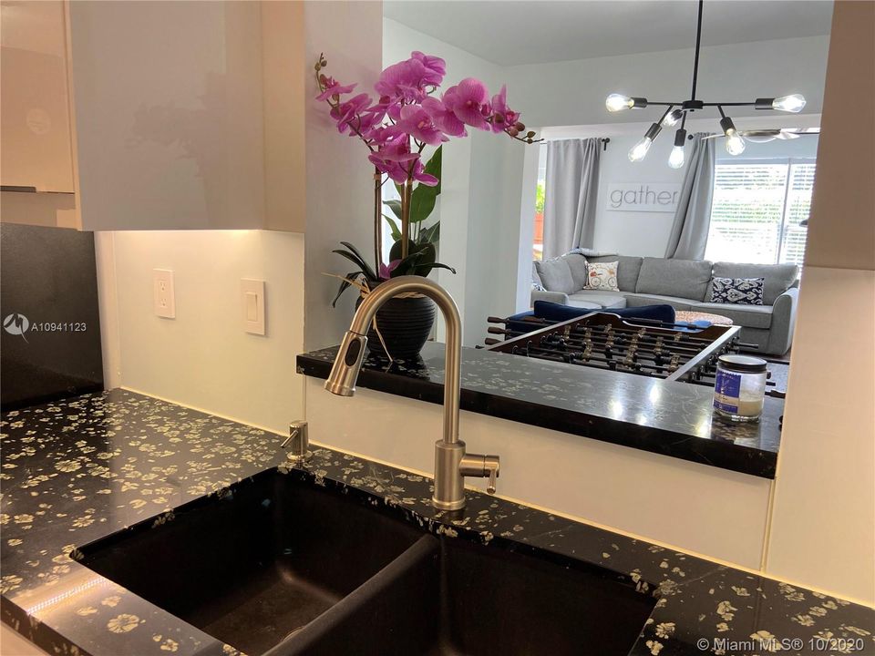 Recently Sold: $550,000 (4 beds, 2 baths, 2106 Square Feet)