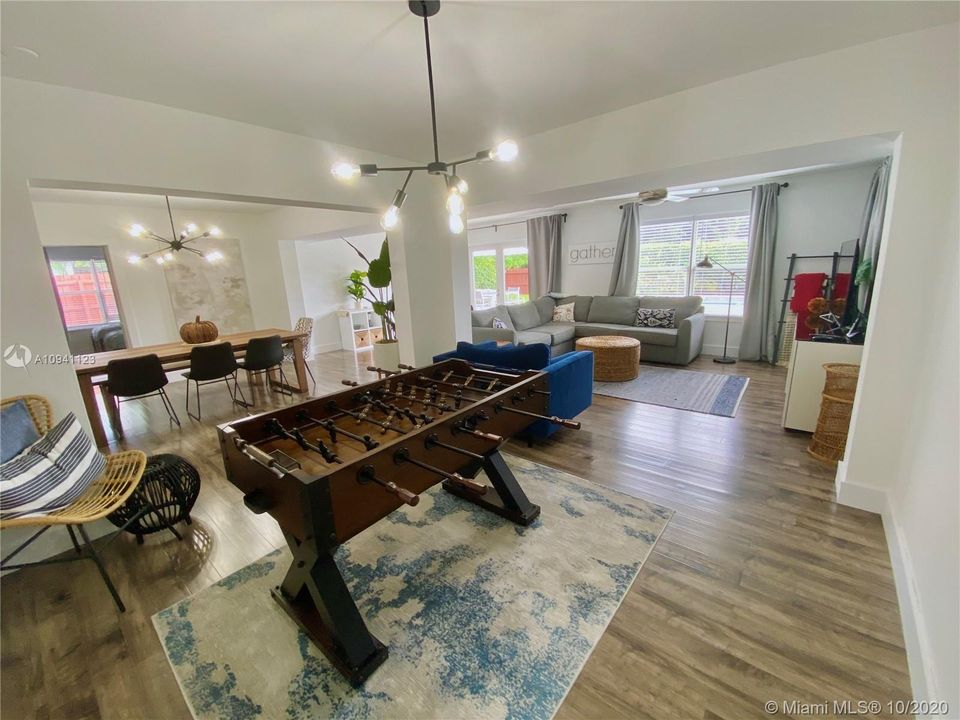Recently Sold: $550,000 (4 beds, 2 baths, 2106 Square Feet)