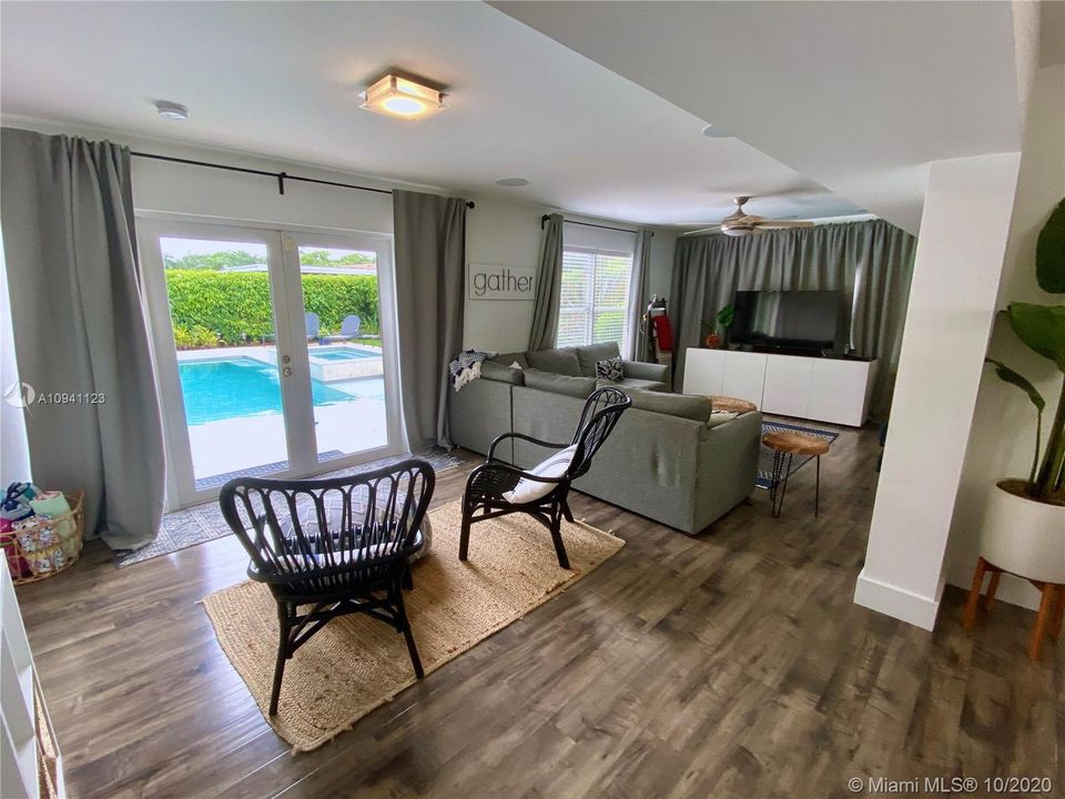 Recently Sold: $550,000 (4 beds, 2 baths, 2106 Square Feet)