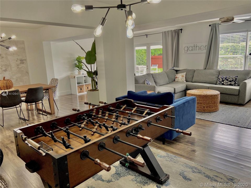 Recently Sold: $550,000 (4 beds, 2 baths, 2106 Square Feet)