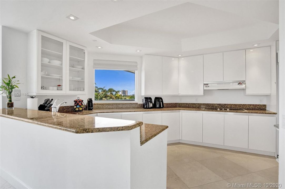 Vendido Recientemente: $775,000 (3 camas, 3 baños, 2970 Pies cuadrados)