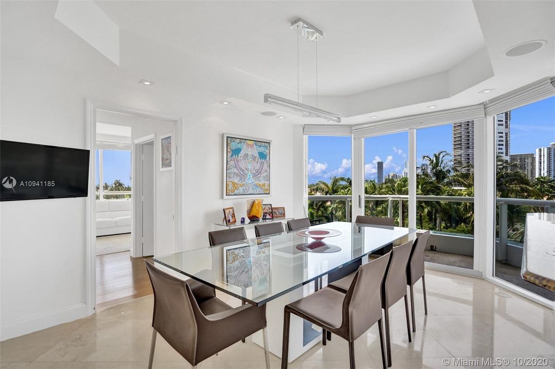 Vendido Recientemente: $775,000 (3 camas, 3 baños, 2970 Pies cuadrados)