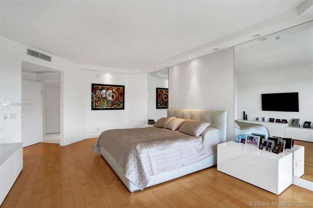 Vendido Recientemente: $775,000 (3 camas, 3 baños, 2970 Pies cuadrados)