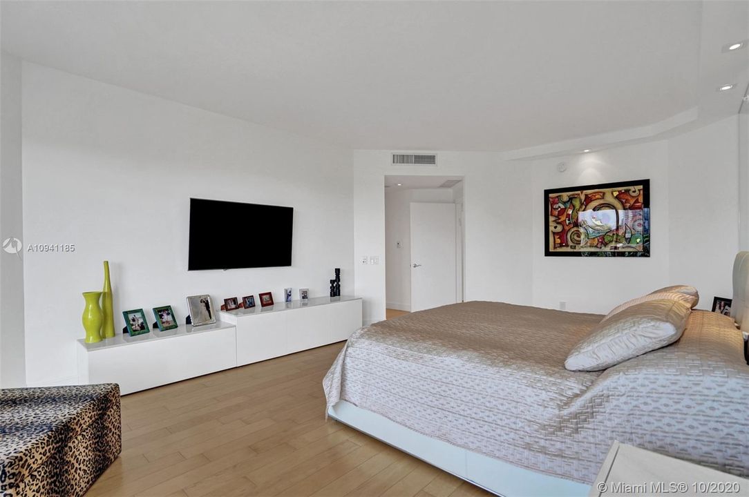 Vendido Recientemente: $775,000 (3 camas, 3 baños, 2970 Pies cuadrados)