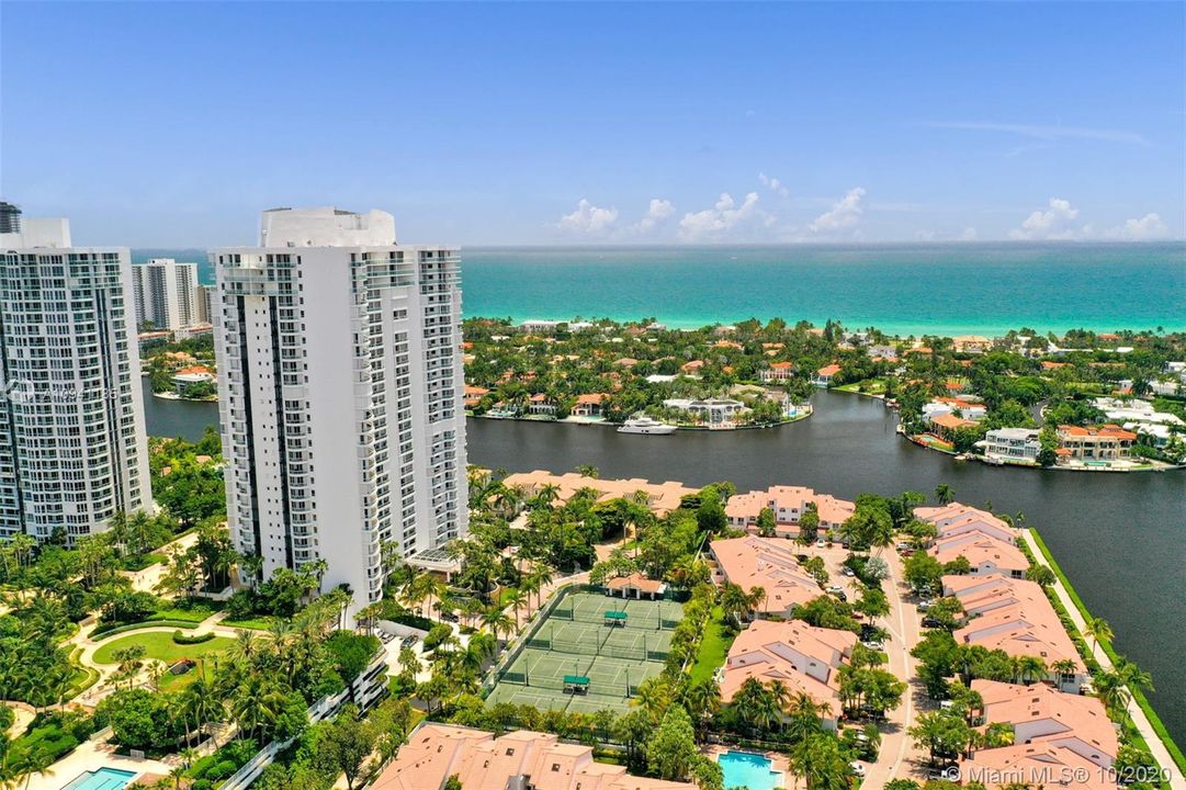 Vendido Recientemente: $775,000 (3 camas, 3 baños, 2970 Pies cuadrados)