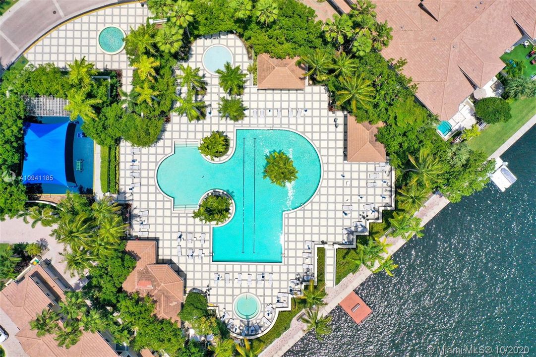 Vendido Recientemente: $775,000 (3 camas, 3 baños, 2970 Pies cuadrados)