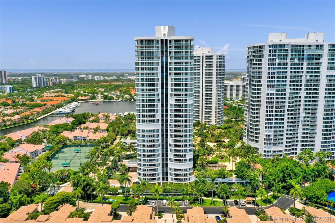 Vendido Recientemente: $775,000 (3 camas, 3 baños, 2970 Pies cuadrados)
