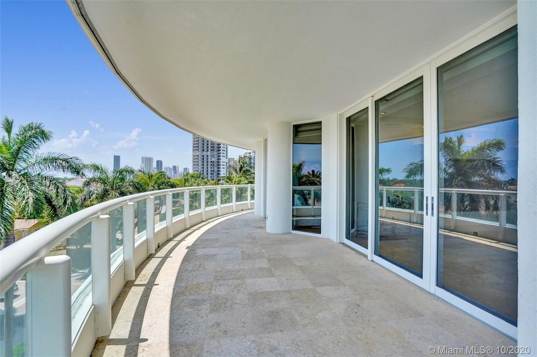 Vendido Recientemente: $775,000 (3 camas, 3 baños, 2970 Pies cuadrados)
