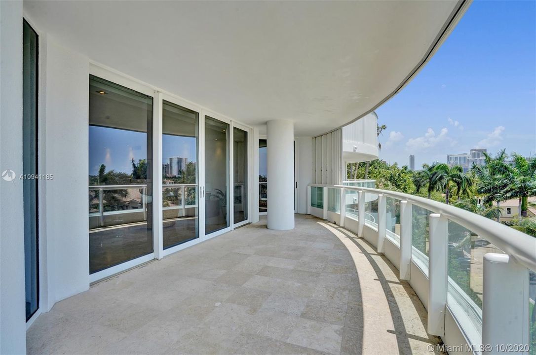 Vendido Recientemente: $775,000 (3 camas, 3 baños, 2970 Pies cuadrados)