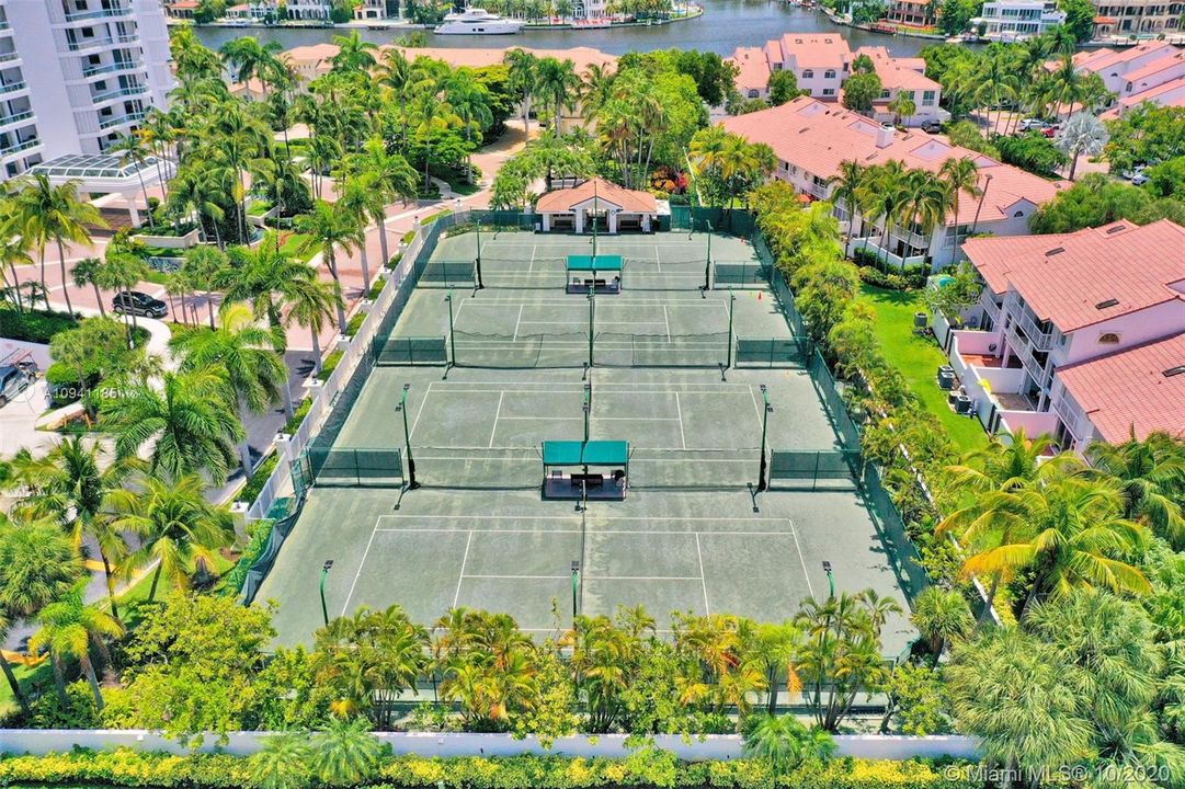 Vendido Recientemente: $775,000 (3 camas, 3 baños, 2970 Pies cuadrados)