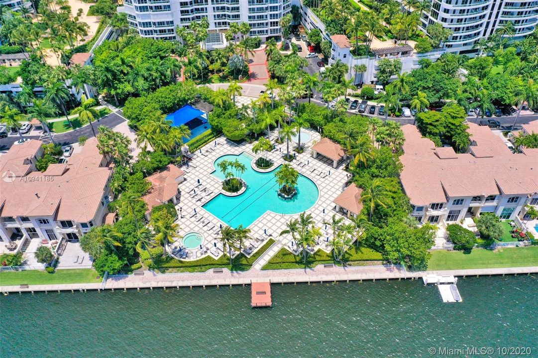 Vendido Recientemente: $775,000 (3 camas, 3 baños, 2970 Pies cuadrados)
