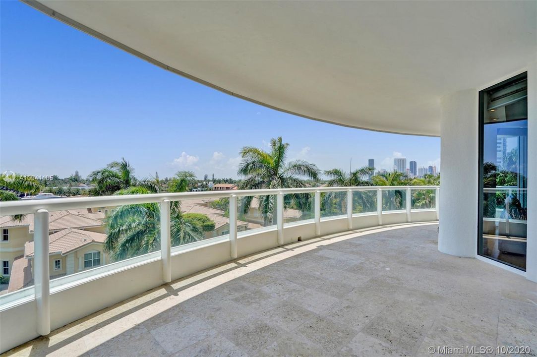 Vendido Recientemente: $775,000 (3 camas, 3 baños, 2970 Pies cuadrados)
