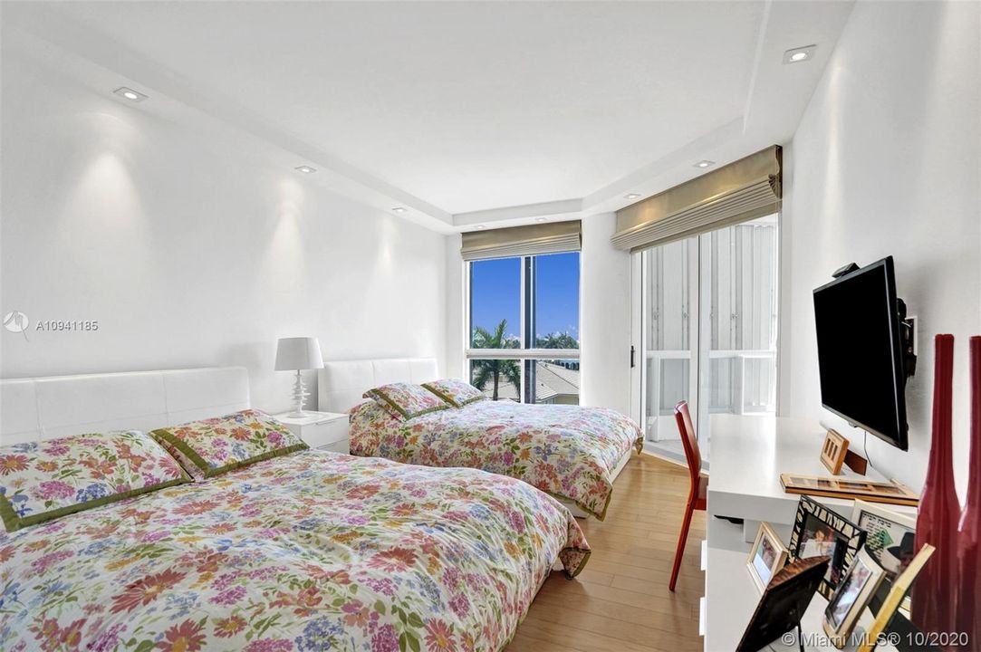 Vendido Recientemente: $775,000 (3 camas, 3 baños, 2970 Pies cuadrados)