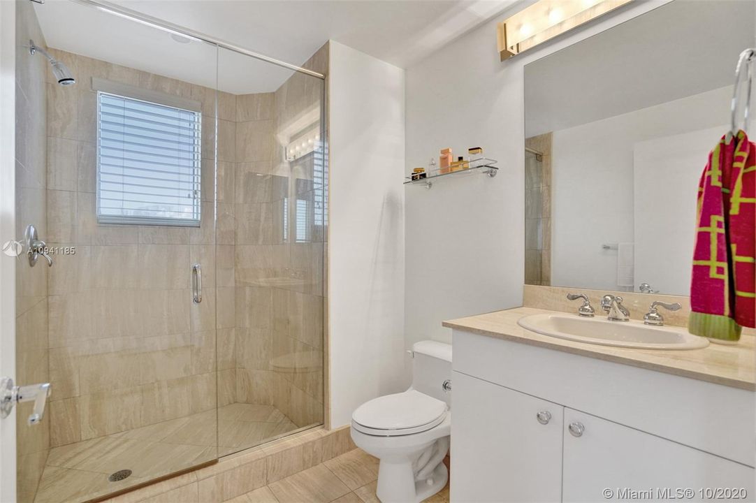 Vendido Recientemente: $775,000 (3 camas, 3 baños, 2970 Pies cuadrados)