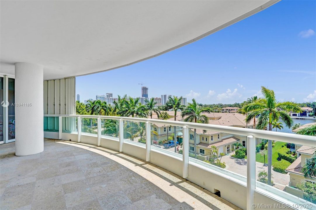 Vendido Recientemente: $775,000 (3 camas, 3 baños, 2970 Pies cuadrados)