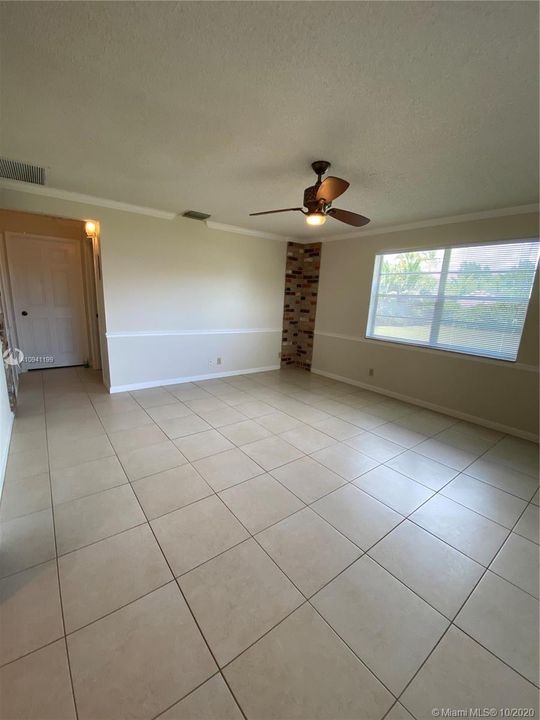 Recently Rented: $1,350 (2 beds, 1 baths, 1728 Square Feet)