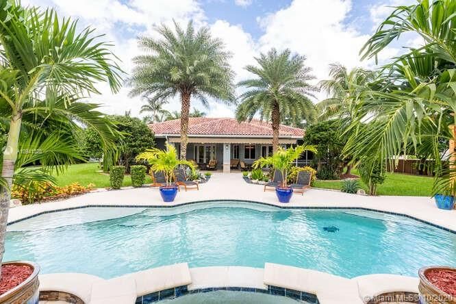 Vendido Recientemente: $734,900 (4 camas, 2 baños, 3623 Pies cuadrados)