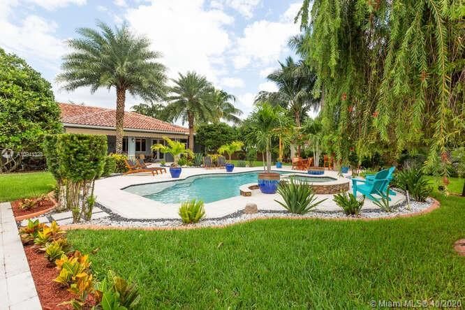Vendido Recientemente: $734,900 (4 camas, 2 baños, 3623 Pies cuadrados)