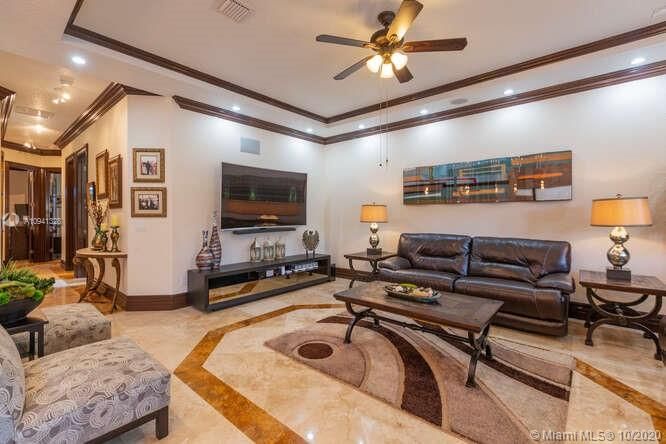 Vendido Recientemente: $734,900 (4 camas, 2 baños, 3623 Pies cuadrados)