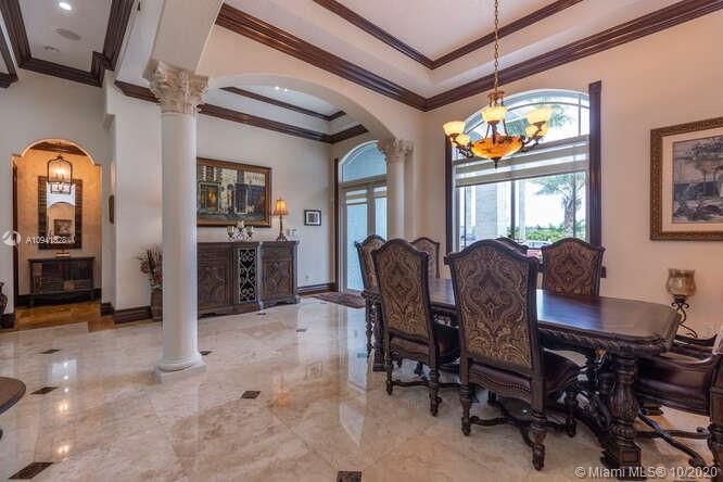 Vendido Recientemente: $734,900 (4 camas, 2 baños, 3623 Pies cuadrados)