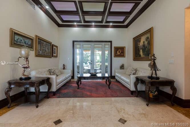 Vendido Recientemente: $734,900 (4 camas, 2 baños, 3623 Pies cuadrados)