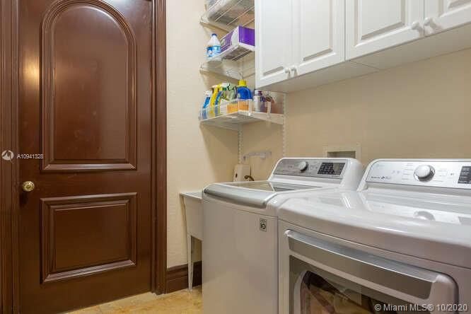 Vendido Recientemente: $734,900 (4 camas, 2 baños, 3623 Pies cuadrados)