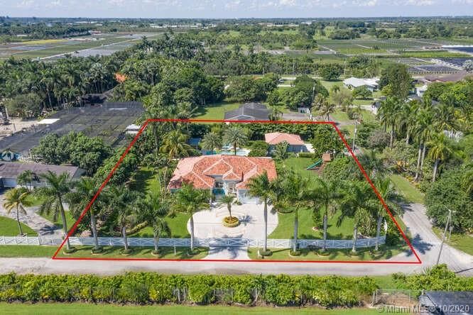 Vendido Recientemente: $734,900 (4 camas, 2 baños, 3623 Pies cuadrados)