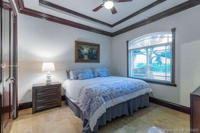 Vendido Recientemente: $734,900 (4 camas, 2 baños, 3623 Pies cuadrados)