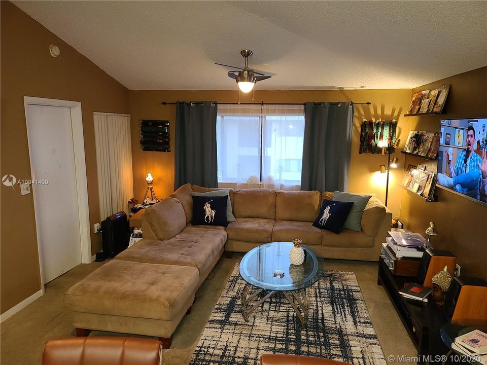 Recently Sold: $135,000 (1 beds, 1 baths, 682 Square Feet)