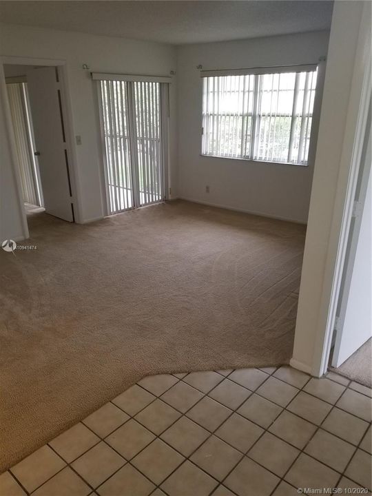 Recently Rented: $1,200 (2 beds, 2 baths, 886 Square Feet)