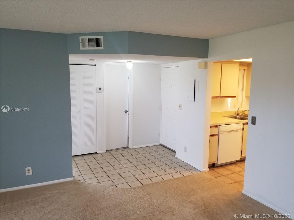 Recently Rented: $1,200 (2 beds, 2 baths, 886 Square Feet)