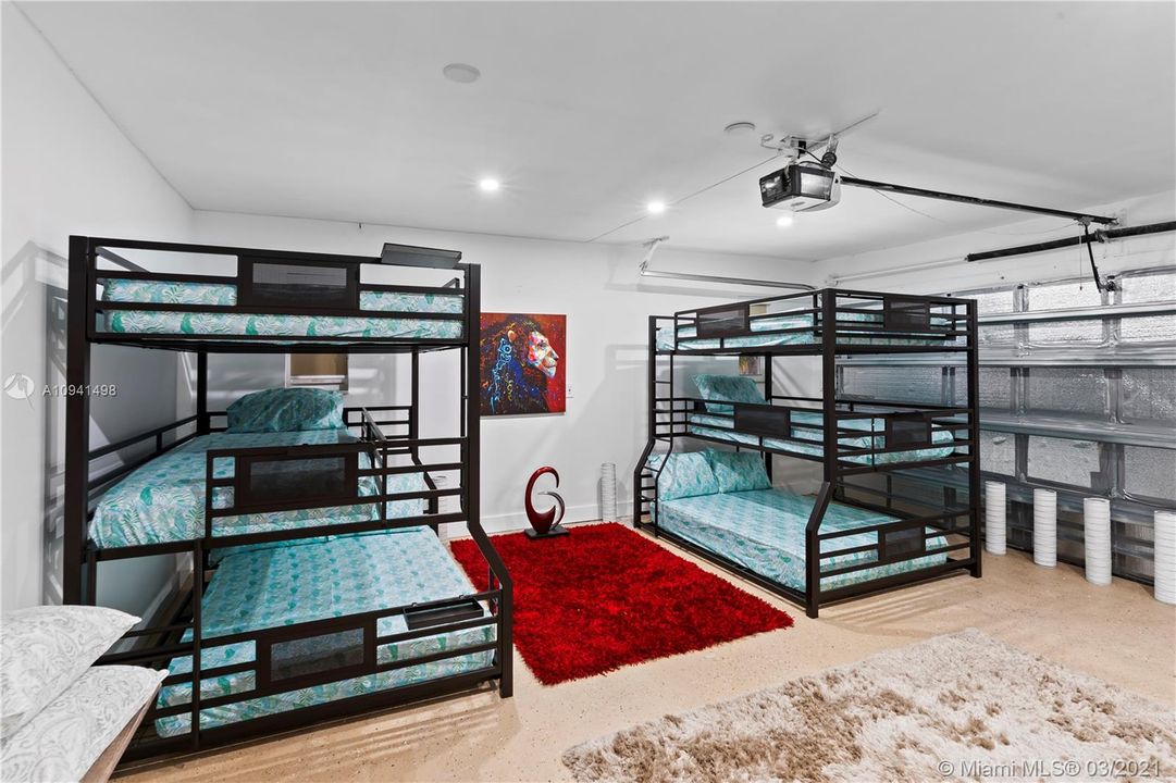 Recently Rented: $8,000 (4 beds, 2 baths, 2168 Square Feet)