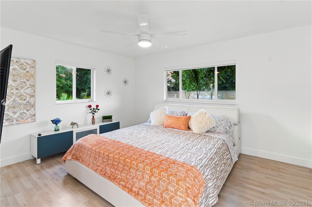 Recently Rented: $8,000 (4 beds, 2 baths, 2168 Square Feet)