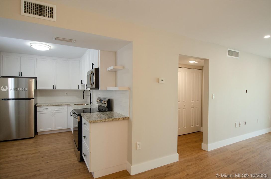 Recently Rented: $1,395 (1 beds, 1 baths, 672 Square Feet)