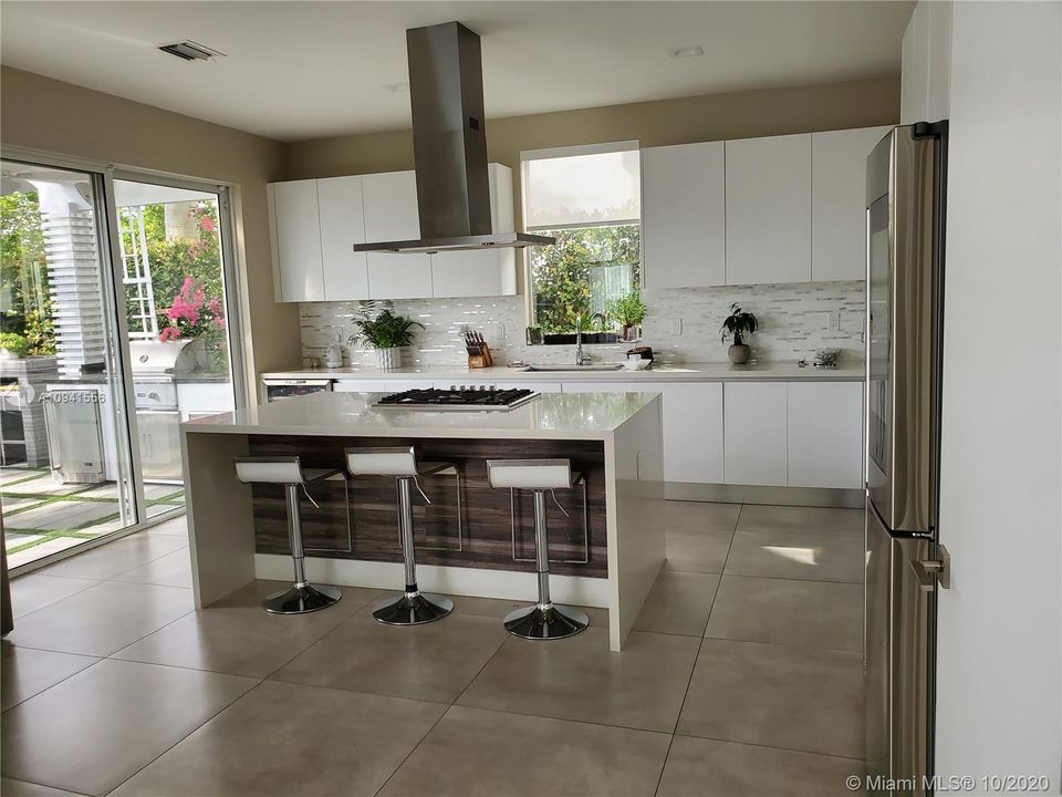 Recientemente alquilado: $6,000 (5 camas, 4 baños, 3292 Pies cuadrados)