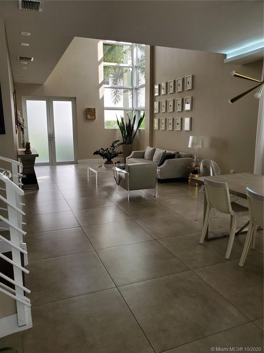 Recientemente alquilado: $6,000 (5 camas, 4 baños, 3292 Pies cuadrados)