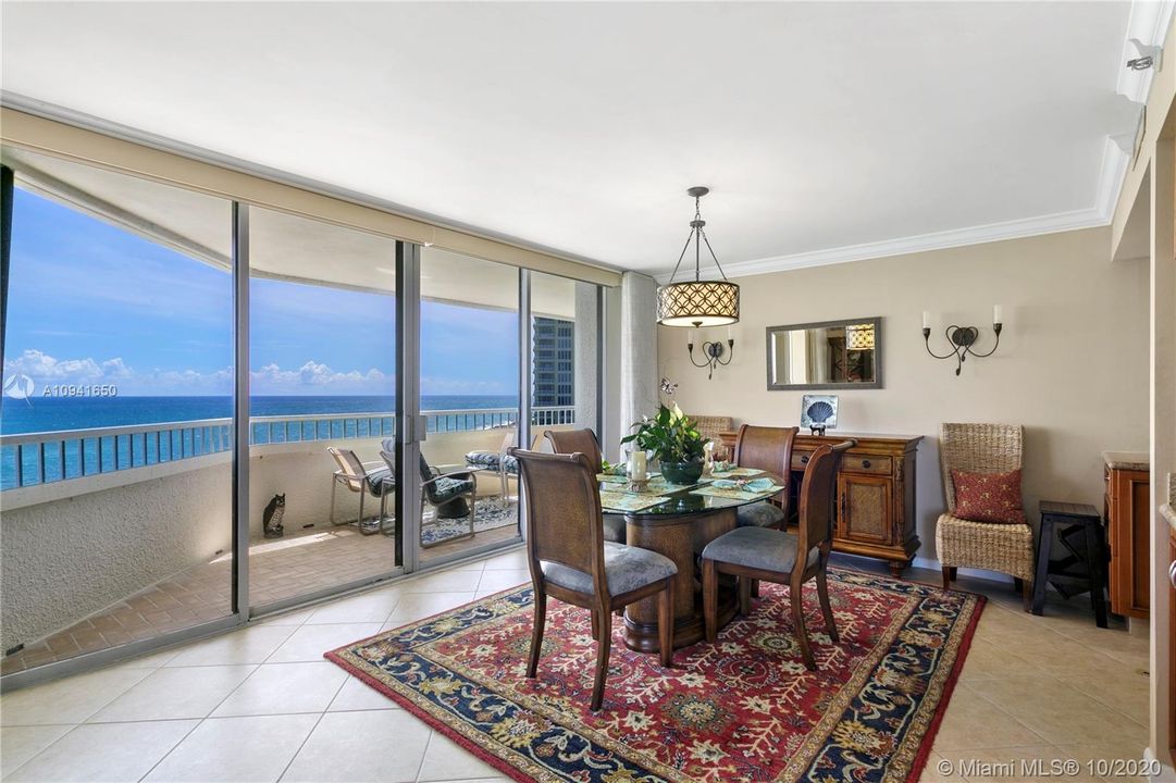 最近售出: $999,000 (3 贝兹, 2 浴室, 2188 平方英尺)