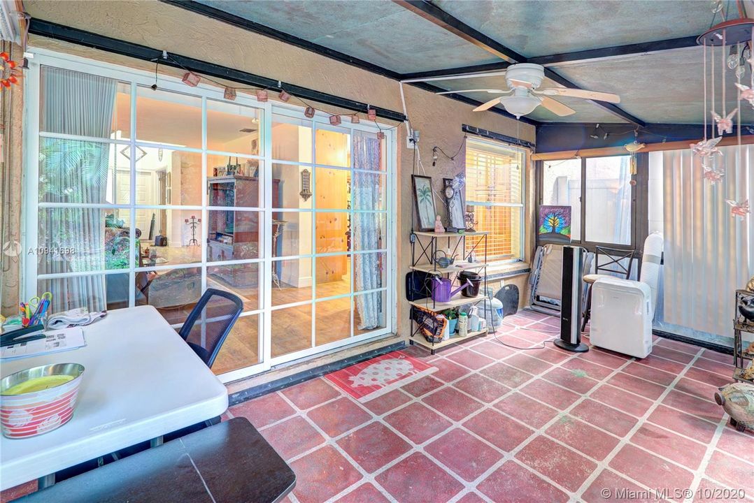 Recently Sold: $240,000 (3 beds, 2 baths, 1590 Square Feet)