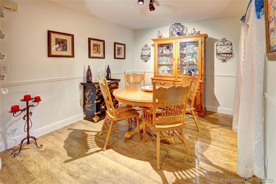 Recently Sold: $240,000 (3 beds, 2 baths, 1590 Square Feet)