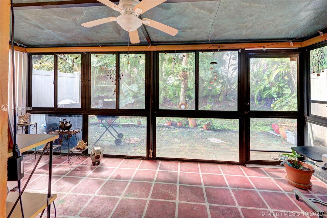 Recently Sold: $240,000 (3 beds, 2 baths, 1590 Square Feet)