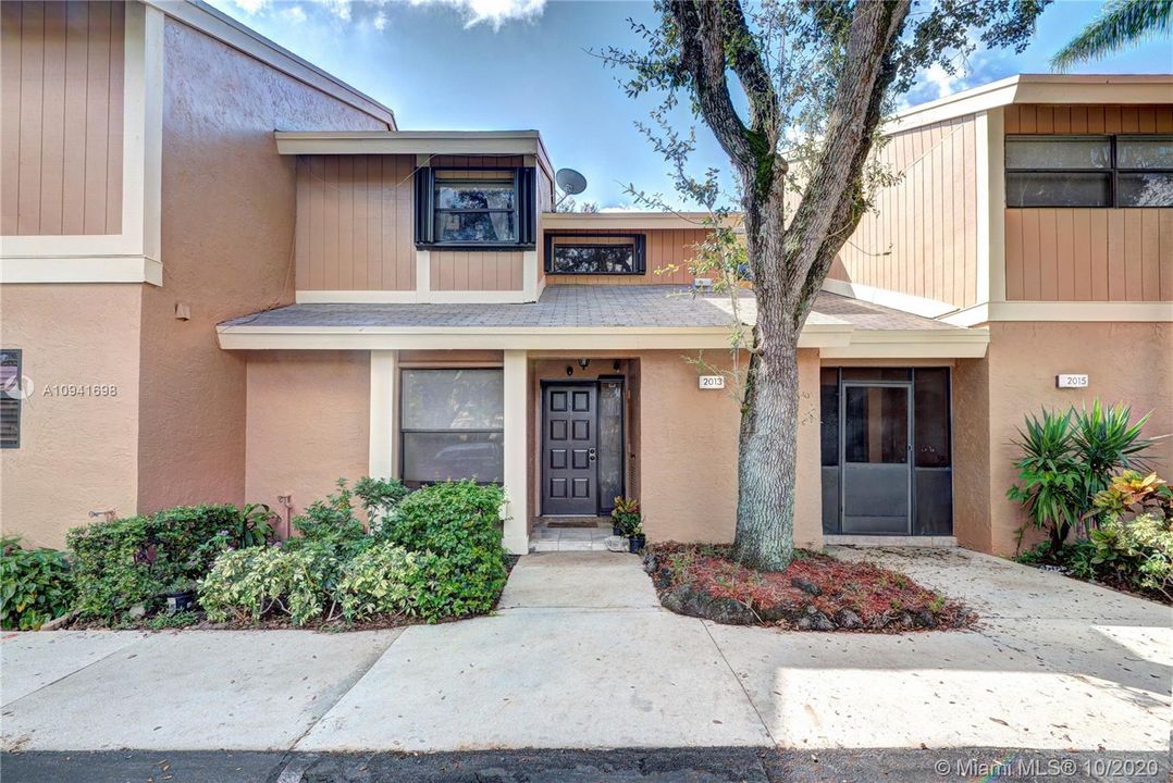 Recently Sold: $240,000 (3 beds, 2 baths, 1590 Square Feet)