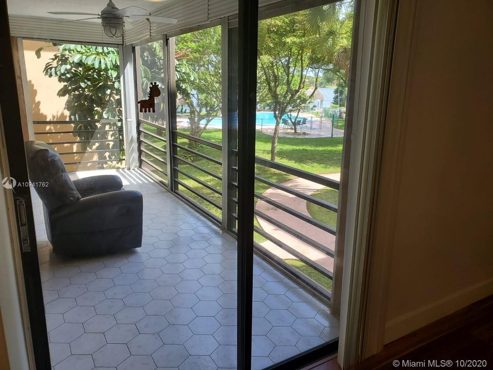 Vendido Recientemente: $129,900 (1 camas, 1 baños, 952 Pies cuadrados)