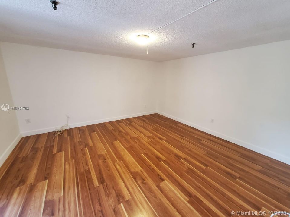 Vendido Recientemente: $129,900 (1 camas, 1 baños, 952 Pies cuadrados)