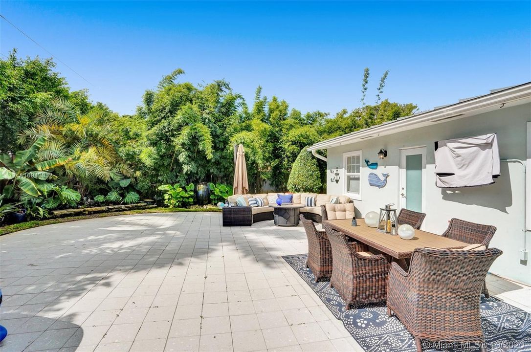 Недавно продано: $1,399,999 (5 спален, 4 ванн, 3240 Квадратных фут)