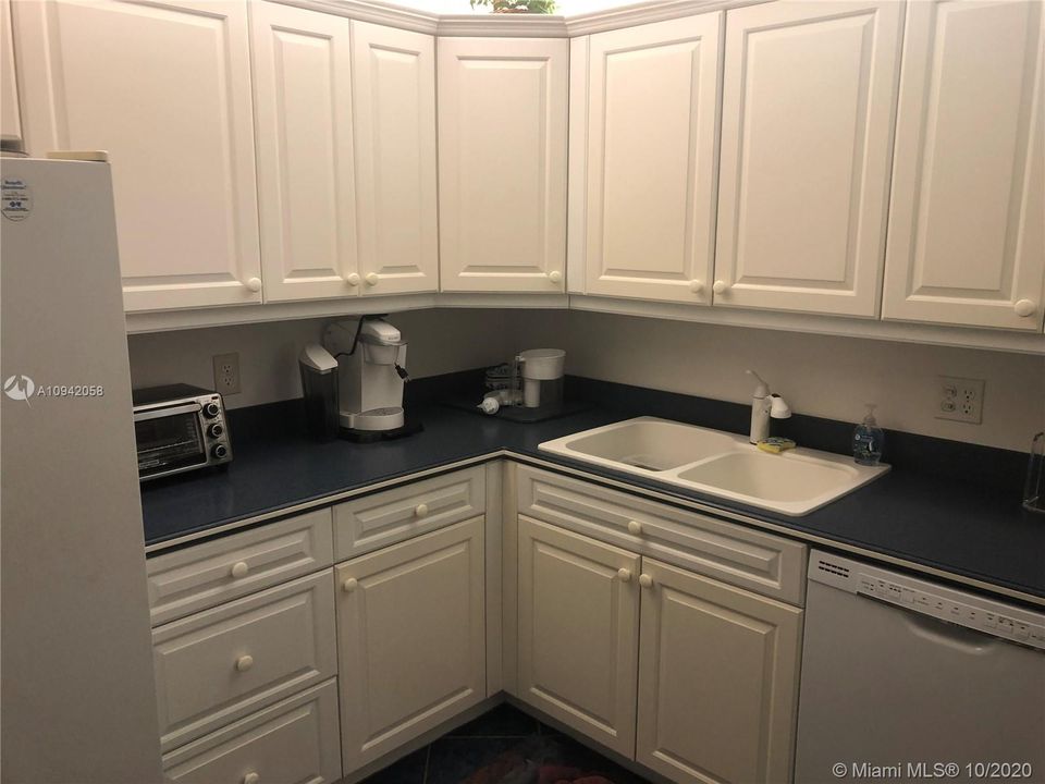 Recently Rented: $5,900 (2 beds, 2 baths, 1170 Square Feet)