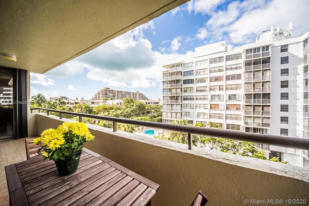Recently Sold: $585,000 (2 beds, 2 baths, 1435 Square Feet)