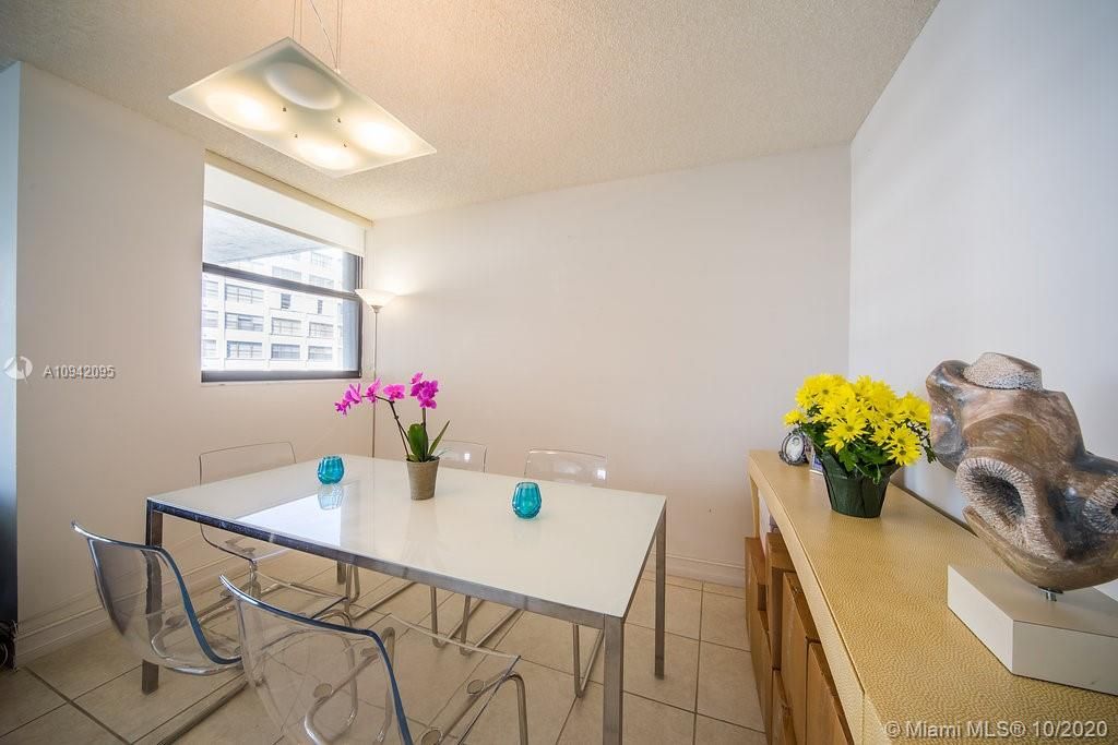 Recently Sold: $585,000 (2 beds, 2 baths, 1435 Square Feet)